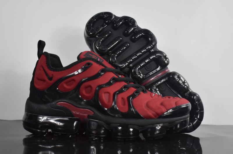 black and red tn vapormax